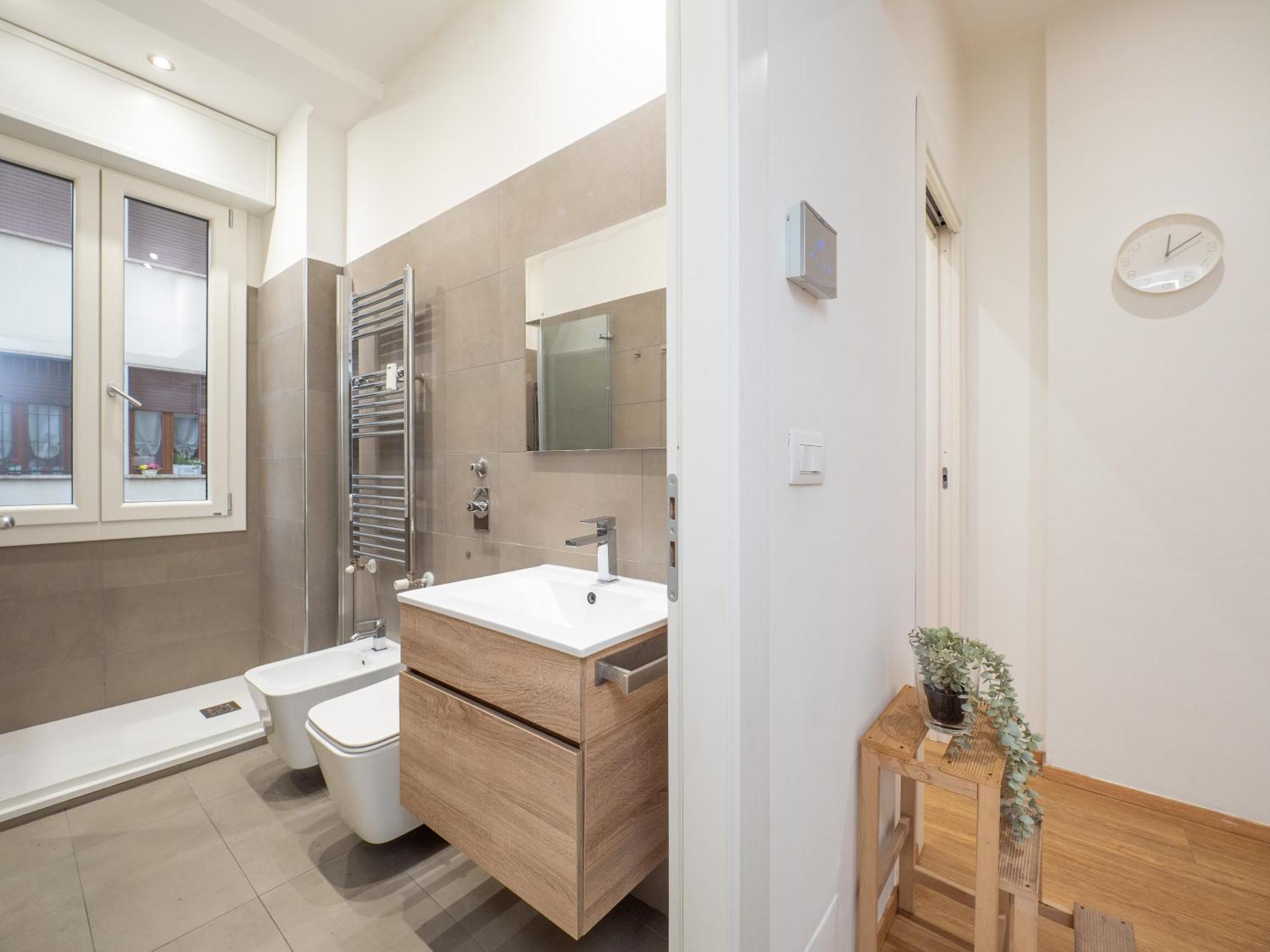 Milano 5 Guests - Modern Apt With Balcony Ngoại thất bức ảnh