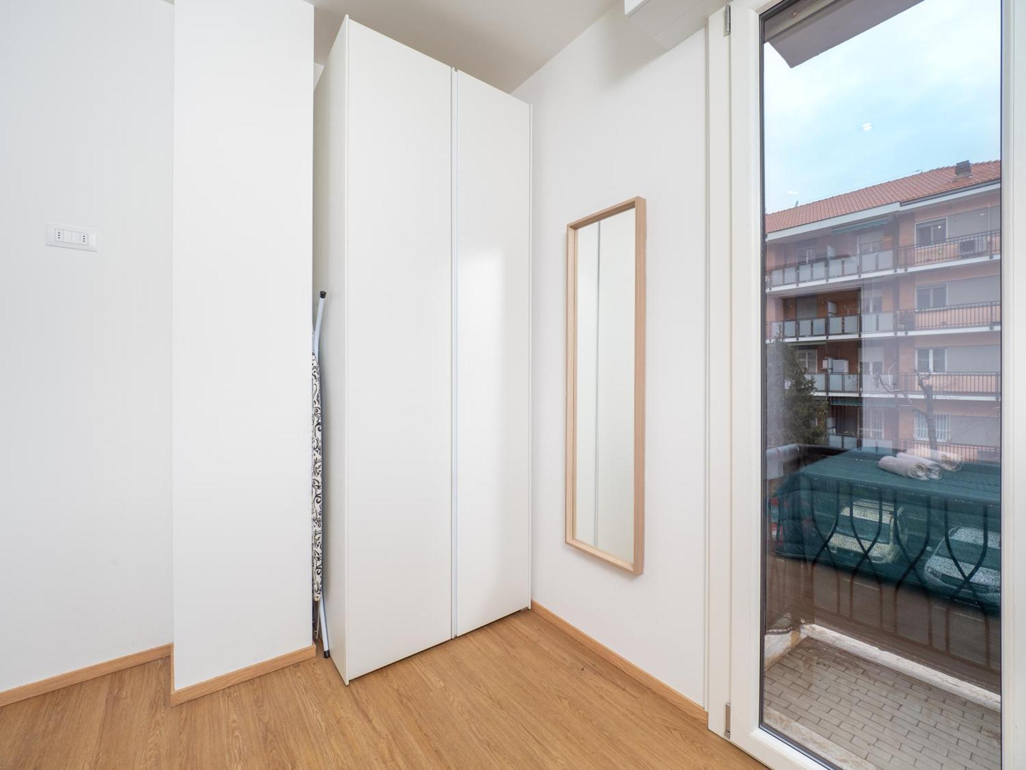 Milano 5 Guests - Modern Apt With Balcony Ngoại thất bức ảnh