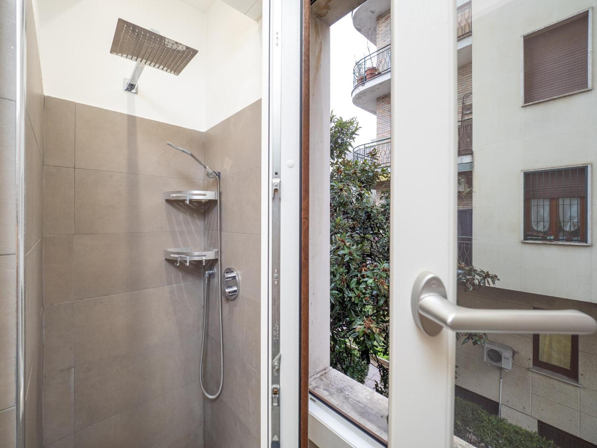Milano 5 Guests - Modern Apt With Balcony Ngoại thất bức ảnh