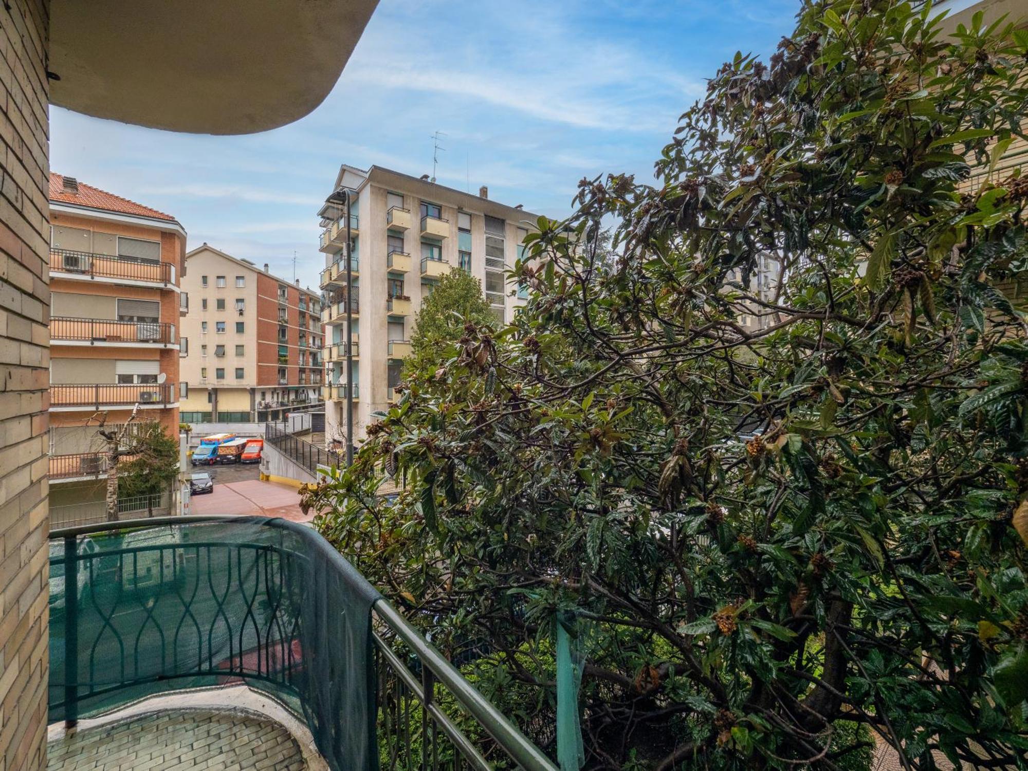 Milano 5 Guests - Modern Apt With Balcony Ngoại thất bức ảnh