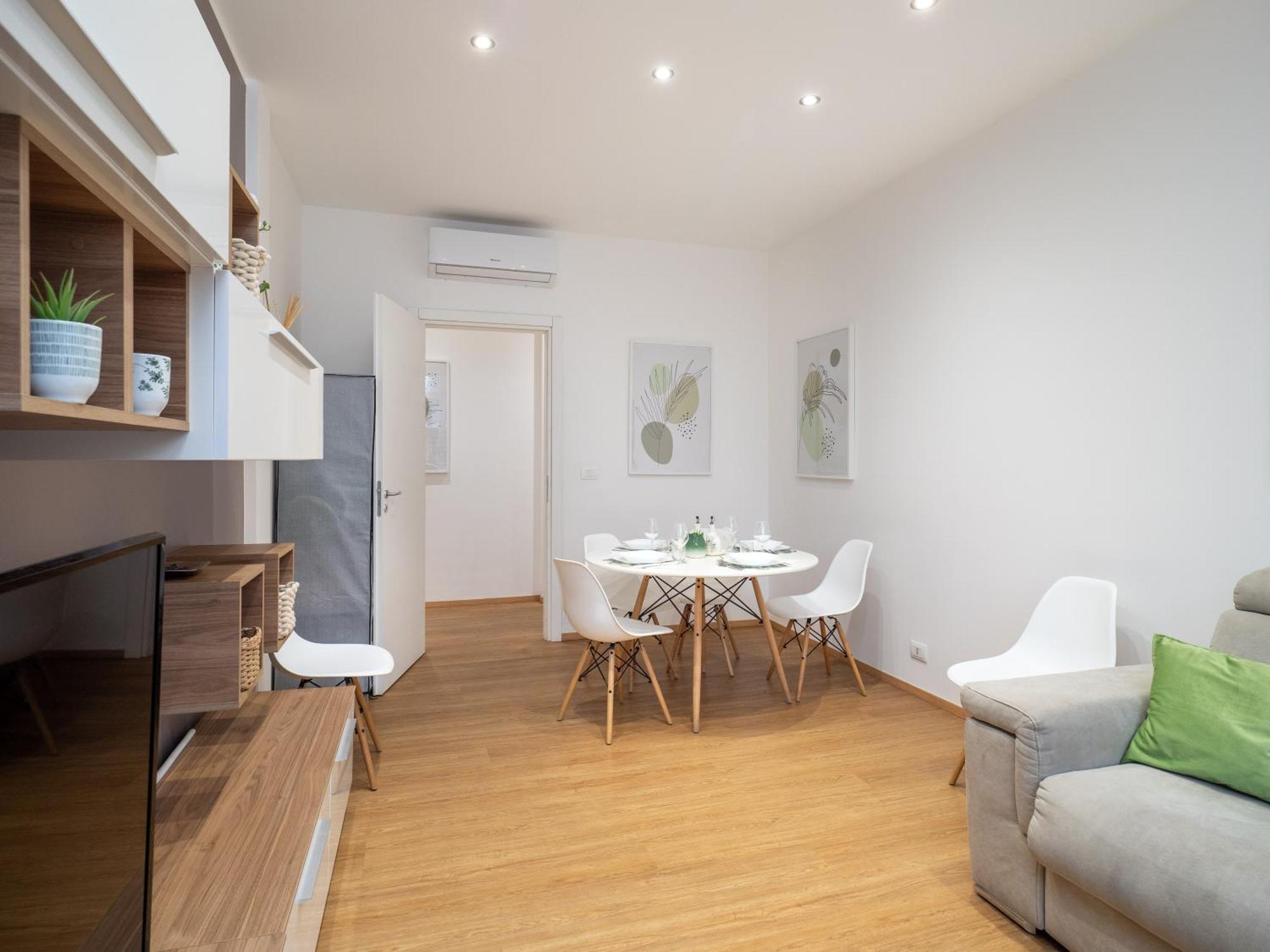Milano 5 Guests - Modern Apt With Balcony Ngoại thất bức ảnh