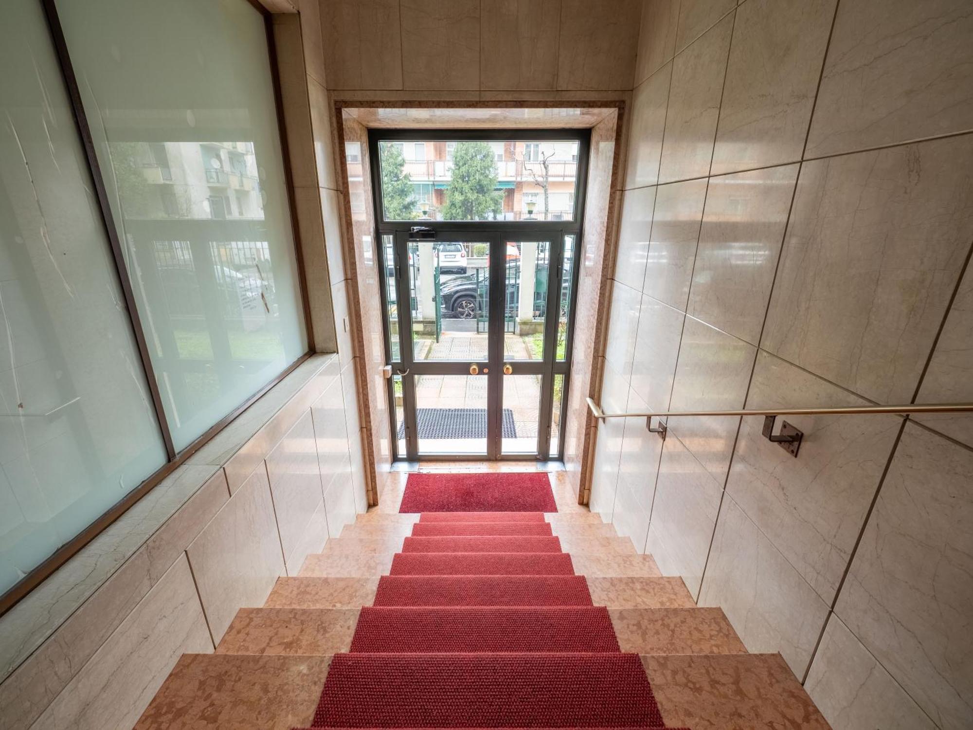 Milano 5 Guests - Modern Apt With Balcony Ngoại thất bức ảnh